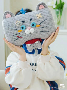 Cute Crochet Cat Pillow Pattern for Fun Home Decor