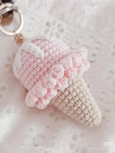 Cute Crochet Ice Cream Keychain Pattern with Pink Details