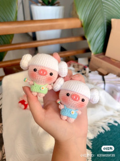 Cute Crochet Pig Dolls with Colorful Lollipops Pattern