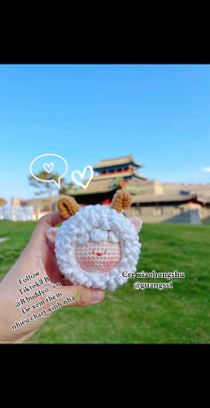 Cute Crochet Sheep Pattern with Green Mug Accessory