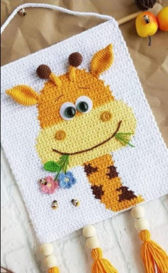 Cute Giraffe Crochet Pattern with Flowers and Tassels