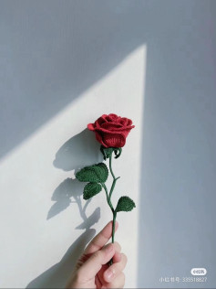 Elegant Crochet Rose Pattern for Handmade Decorations