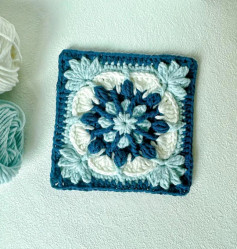 Elegant Crochet Square Pattern with Floral Design