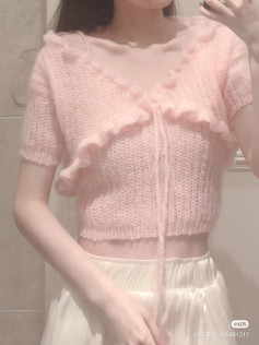 Elegant Pink Crocheted Top with Ruffled Edges Pattern