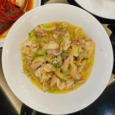 Gà Mái Già Xào Lăn Sả Gừng Thơm Ngon