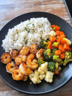 Garlic Butter Shrimp Delight with Veggie Medley