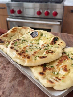Golden Garlic Butter Pita Perfection