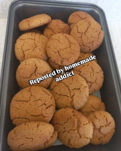 Golden Ginger Spice Biscuits: A Sweet and Spicy Delight