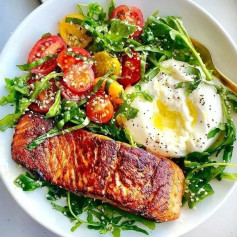 Keto Delight: Heirloom Tomato & Burrata with Grilled Salmon