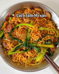 Mì Xào Trứng Xúc Xích Thơm Ngon Đậm Đà