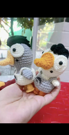 Móc len chim cánh cụt dễ thương cho người yêu thủ công