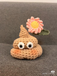 Móc len phân dễ thương với hoa hồng trang trí