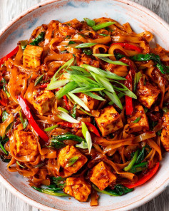 Sizzling Vegan Drunken Noodles with Crispy Tofu Delight