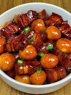 Thịt kho trứng cút