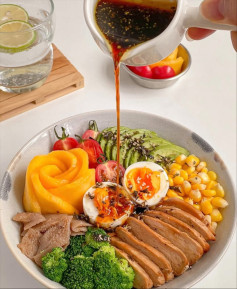 Vibrant Chicken Harmony Bowl with Soy-Ginger Zest