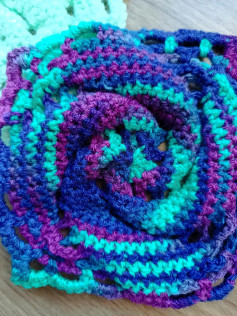 Vibrant Spiral Crochet Pattern for Colorful Home Decor