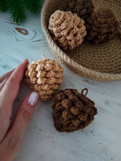 Вязаные шишки для уютного декора интерьера