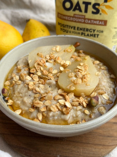 Warm Spiced Pear and Oatmeal Delight