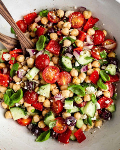 Zesty Mediterranean Chickpea Delight Salad
