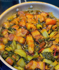 Ba Chỉ Heo Kho Dưa Chua Mềm Mại Đậm Đà