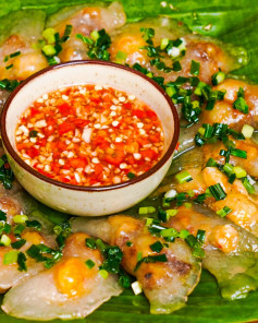 Bánh Bột Lọc Huế: Tôm Thịt Dẻo Ngọt, Nước Chấm Thơm Cay