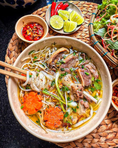 Bánh Canh Vịt Quê Hương – Ngọt Mềm Thơm Nồng
