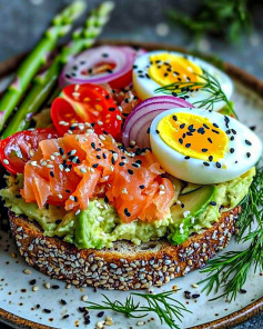 Bánh Mì Bơ Măng Tây Cá Hồi Hun Khói Trứng