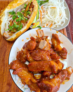 Bánh Mì Xá Xíu Thơm Ngon Sánh Quyện, Đậm Vị Truyền Thống