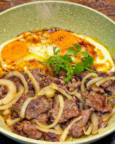 Bò Né Nóng Hổi Thơm Ngon, Trứng Béo Ngậy, Bánh Mì Giòn Tan