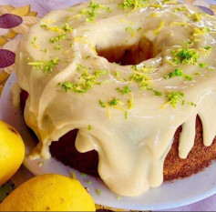Bolo de Limão com Cobertura Cremosa e Raspas Cítricas