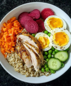 Bowl de Frango e Grãos Nutritivo e Equilibrado