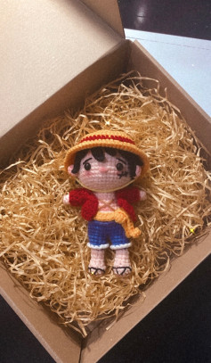 Búp bê móc len hình nhân vật hoạt hình trong hộp quà