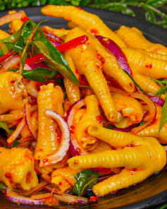 Chân Gà Bóp Rau Răm Giòn Cay Chua Ngọt