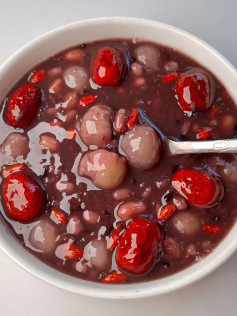 Cháo Đậu Đỏ Bổ Dưỡng Với Táo Đỏ Và Long Nhãn