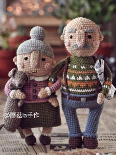 Charming Crochet Elderly Couple with Dog Pattern