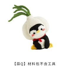 Chart móc len chú chim cánh cụt đáng yêu đội củ hành