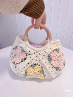 Chic Crochet Flower Bag with Stylish Wooden Handles