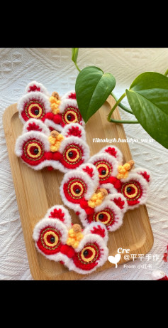Crochet Chinese Lion Head Decorations for Lunar New Year Celebration