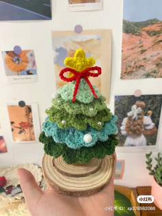 Crochet Christmas Tree with Star and Bow Decoration