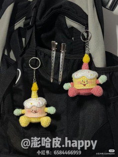 Crochet Cupcake Keychains: Cute and Colorful Bag Accessories