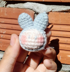 Crochet dễ thương cho móc khóa hình chú thỏ nhỏ xinh xắn