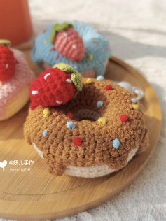 Crochet Donuts with Strawberries: Deliciously Cute Yarn Creations