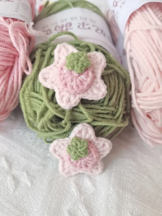 Crochet Flower Pattern with Pastel Yarn Colors