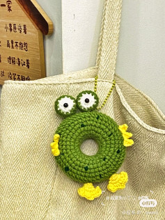 Crochet Frog Donut Keychain with Cute Yellow Feet