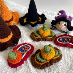 Crochet Halloween Decorations: Witch Hats and Pumpkins