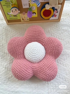 Crochet Pattern for a Cute Flower Pillow