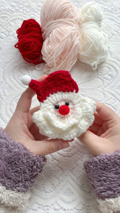Crochet Pattern for a Cute Santa Claus Ornament