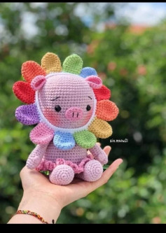 Dulce cerdito arcoíris tejido a mano para alegrar tu día