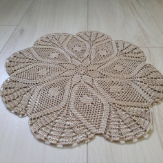 Elegant Crochet Doily Pattern with Intricate Flower Design
