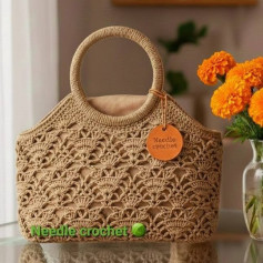 Elegant Crochet Handbag with Floral Pattern Design